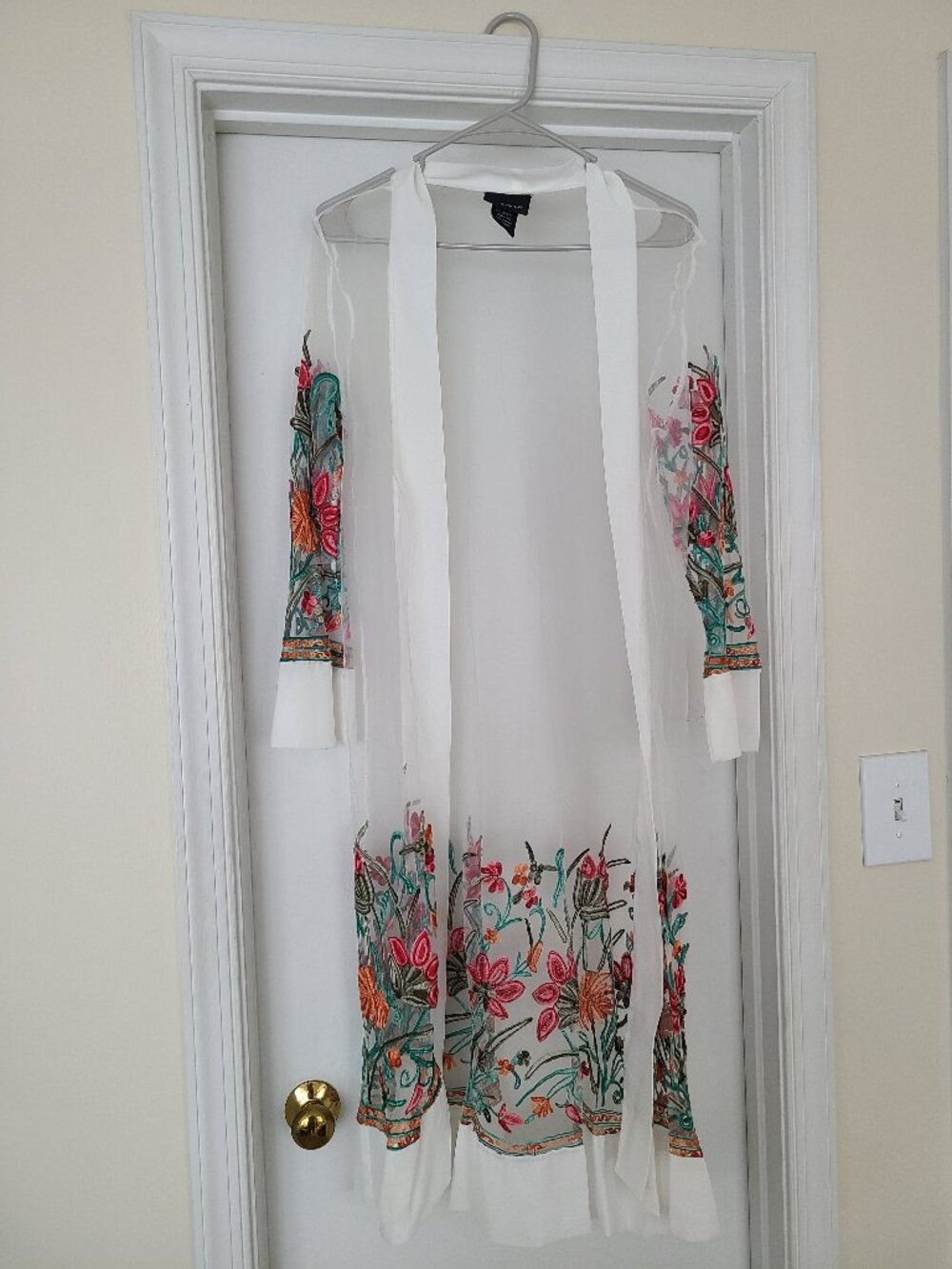 LIV Los Angeles Embroidered Floral Cardigan White Multicolor Size M